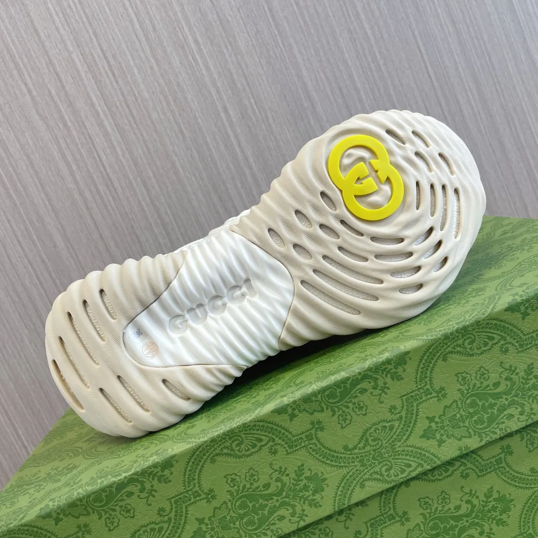 👟👟Ex-factory price 700👟👟 - the latest wave shoes; dad shoes; sports shoes; couple series... Gucci Ripple series sports shoes are made with innovative stitching technology, leather design with three-dimensional interlocking double G leather logo and Gucci letter metal logo embellishment, 3-color combination suction mold technology wavy outsole (soft/shock-absorbing/strong rebound) Original imported sheepskin ➕Original imported sheepskin lining ➕Original open-molded TPU suction mold 3-color outsole (sole thickness 5CM) Women's model 35-40 /